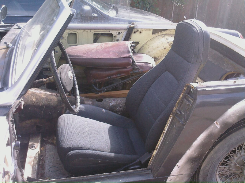 Illustration for article titled Super-Clean Miata Seats At The Junkyard... But There's A Catch